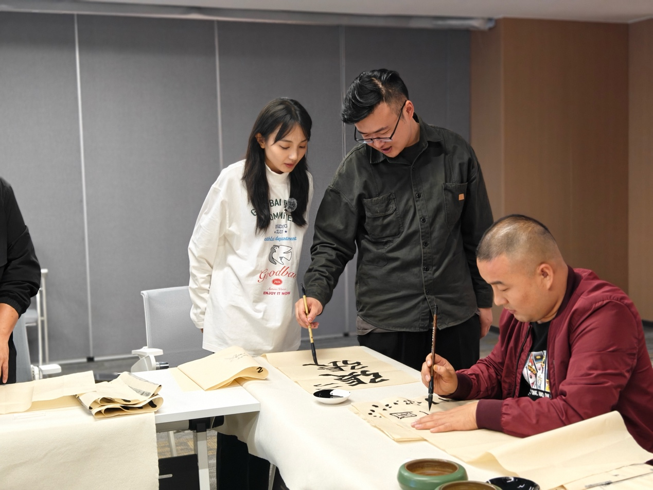 軟筆書法課程現場。中國宋慶齡青少年科技文化交流中心供圖