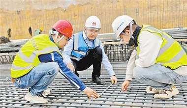 建设“金融岛” 假日不停工