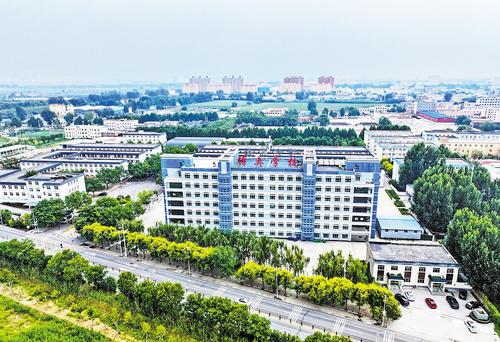 8月15日航拍的位于雄安新区的雄安博奥高级中学。 本报见习记者 李 畅摄