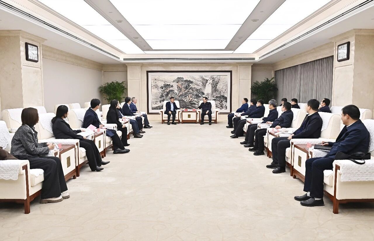 张国华与软通动力集团董事长兼首席执行官刘天文一行举行工作座谈。刘向阳摄