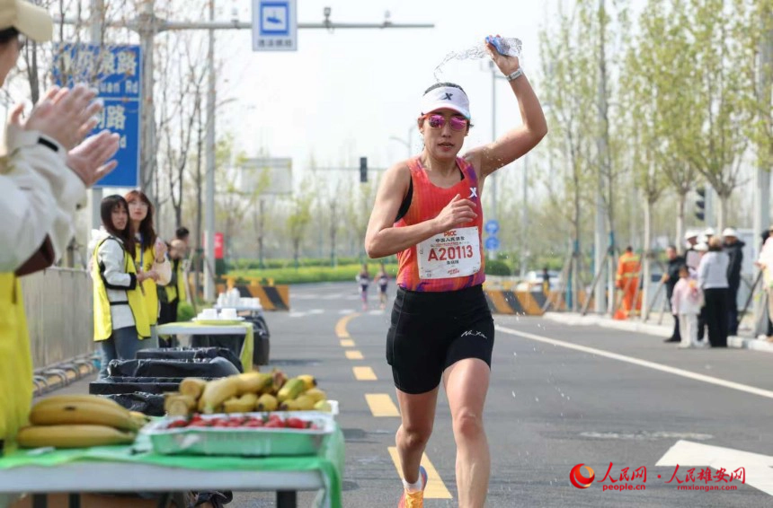 2026雄安马拉松现场。人民网记者 李兆民摄
