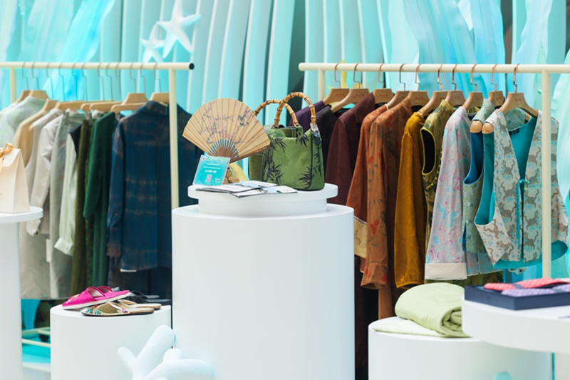 推介现场集中展示的广西特色服饰。主办方供图