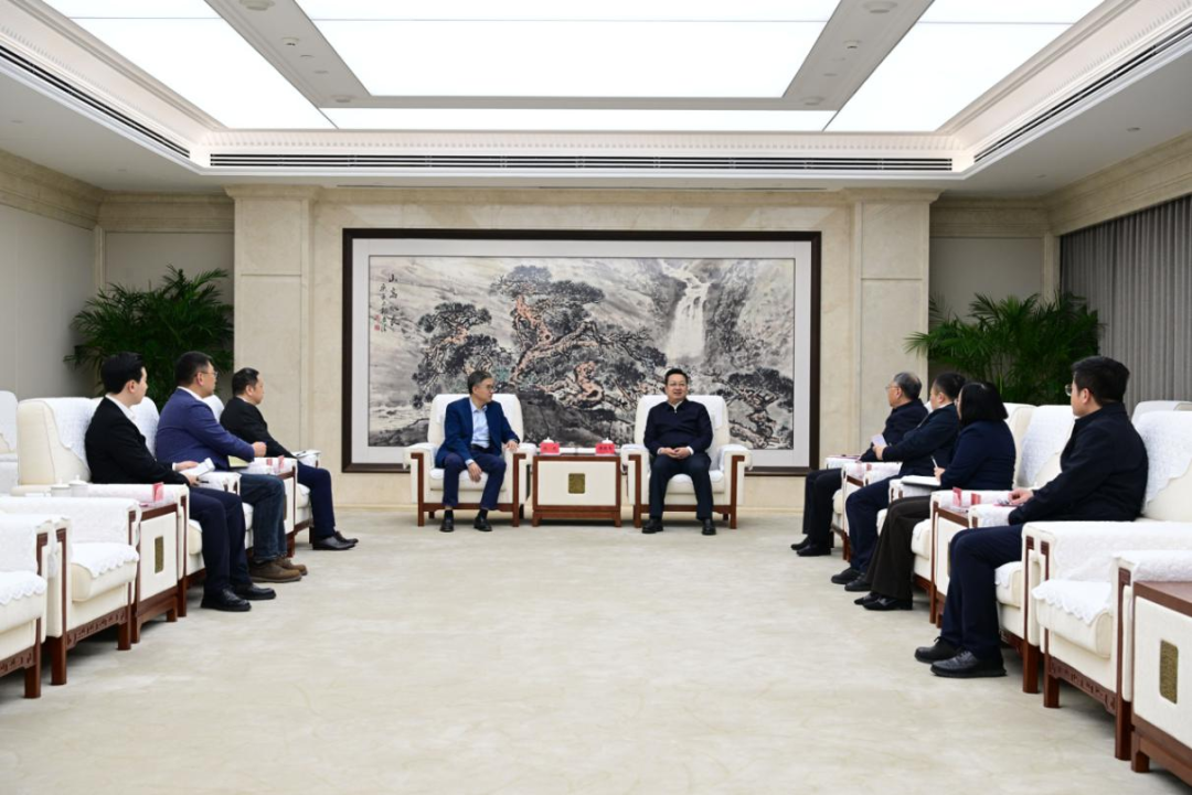 张国华与深圳东方富海投资管理有限公司董事长陈玮一行举行工作座谈。王伟倩摄