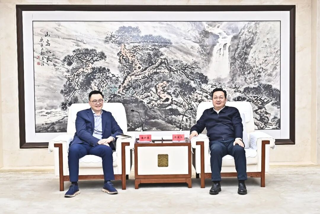 张国华与菜鸟集团党委书记、公共事务部总经理潘新春一行举行工作座谈。刘向阳摄