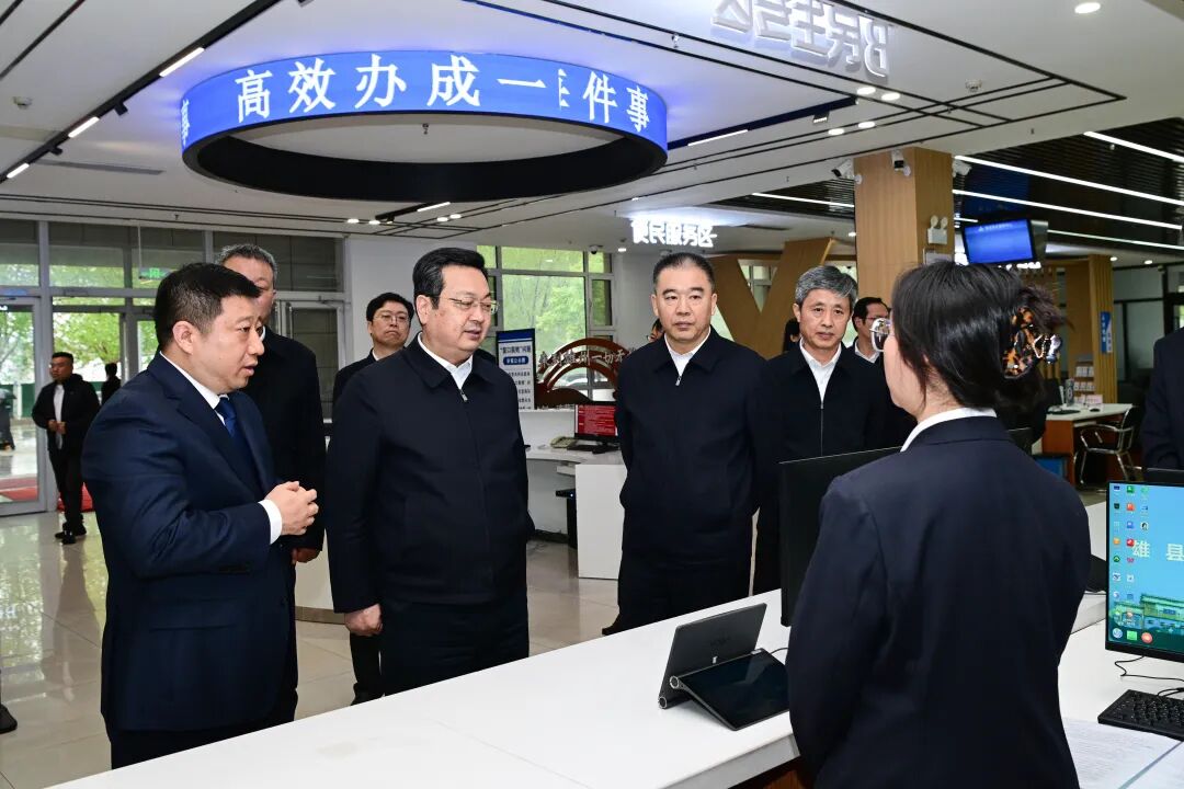 张国华调研雄安新区树立和践行正确政绩观学习教育、“群腐”集中整治，实地察看重点项目建设和企业招引工作。王伟倩摄