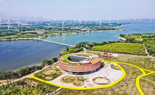 4月16日，无人机航拍的官厅水库国家湿地公园。本报记者 耿辉摄