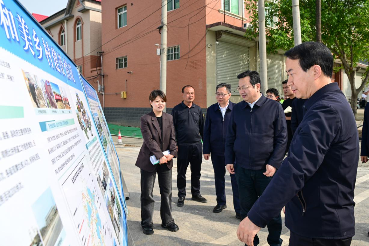 张国华调研安新县开展树立和践行正确政绩观学习教育情况。王伟倩摄