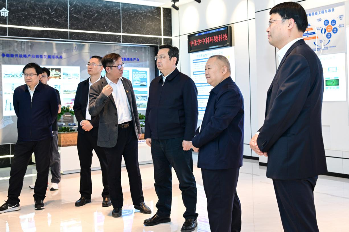 张国华调研安新县开展树立和践行正确政绩观学习教育情况。王伟倩摄
