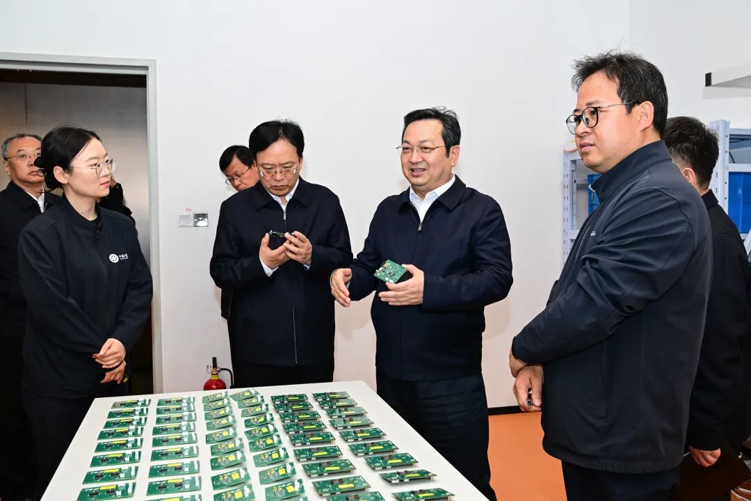 张国华调研雄安新区农业科技发展、重点项目建设运营和安全生产工作。王伟倩摄