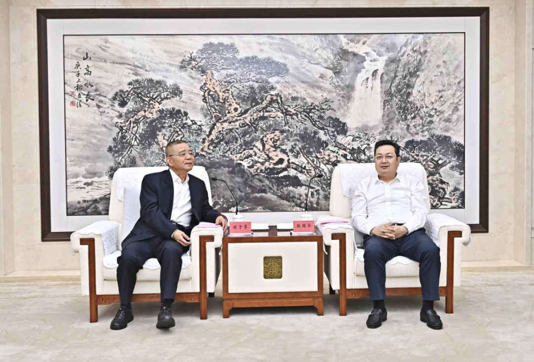 张国华与北京交通大学党委书记陈子季一行举行工作座谈。刘向阳摄