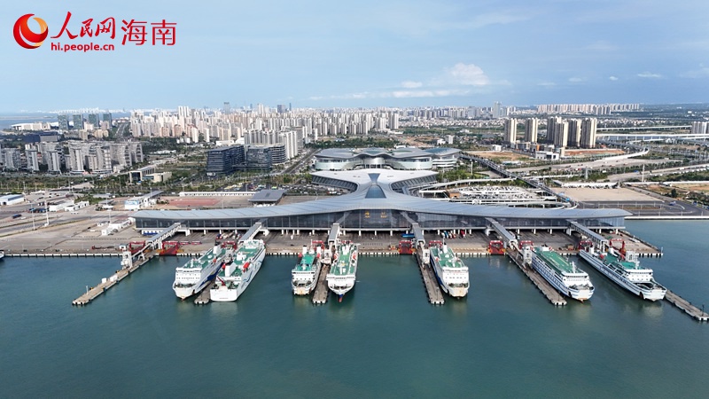 截至 2026 年5月，琼桂航线累计运营380航次。人民网记者 符武平摄