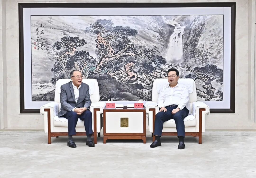 张国华与博鳌亚洲论坛秘书长张军一行举行工作座谈。刘向阳摄