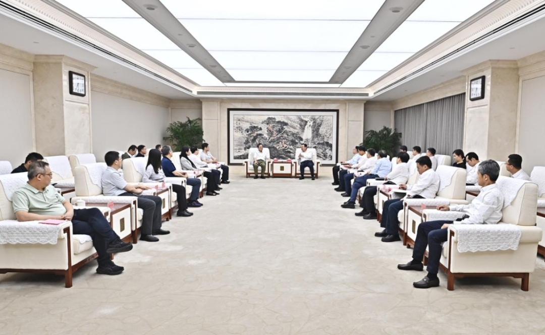 张国华与中关村实验室主任、中国工程院院士吴建平一行举行工作座谈。刘向阳摄